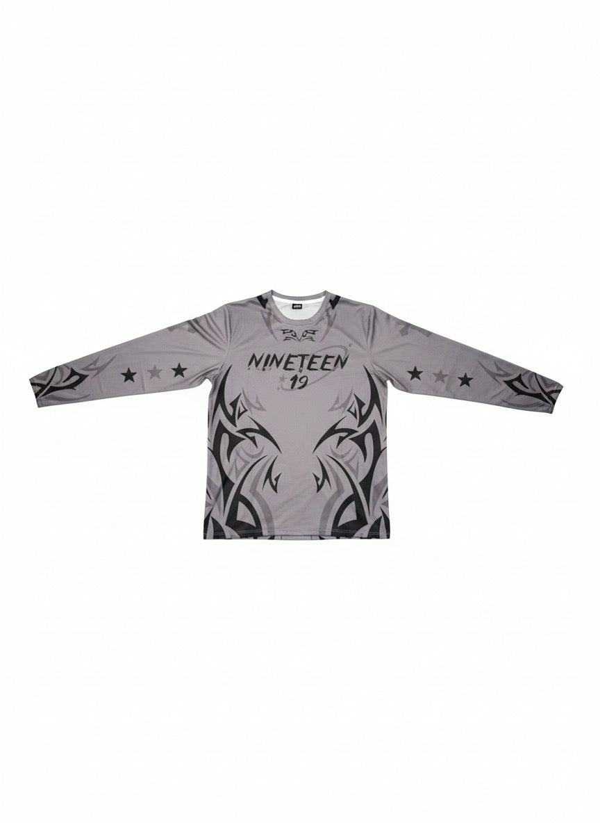 NINETEEN CLUB CROSS GRAY