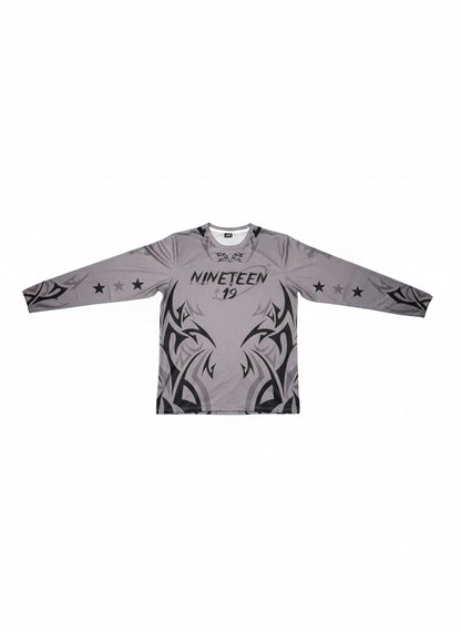 NINETEEN CLUB CROSS GRAY