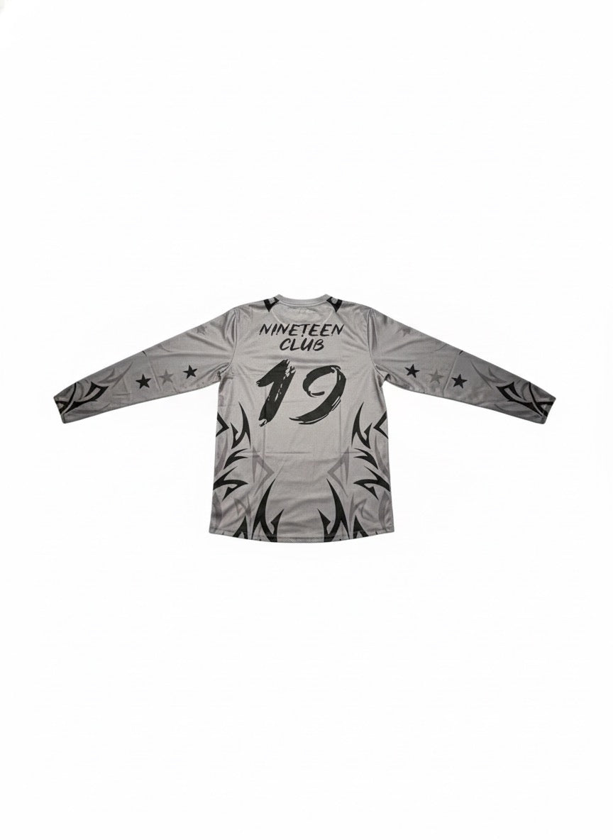 NINETEEN CLUB CROSS GRAY