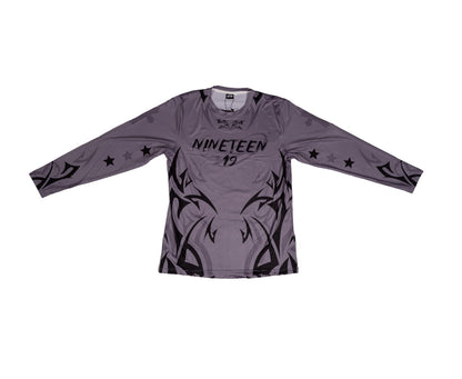 NINETEEN CLUB CROSS GRAY