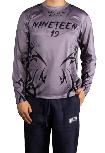 NINETEEN CLUB CROSS GRAY